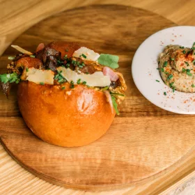   Sültpadlizsános (V)  kovászos briós slider (mini hamburger)