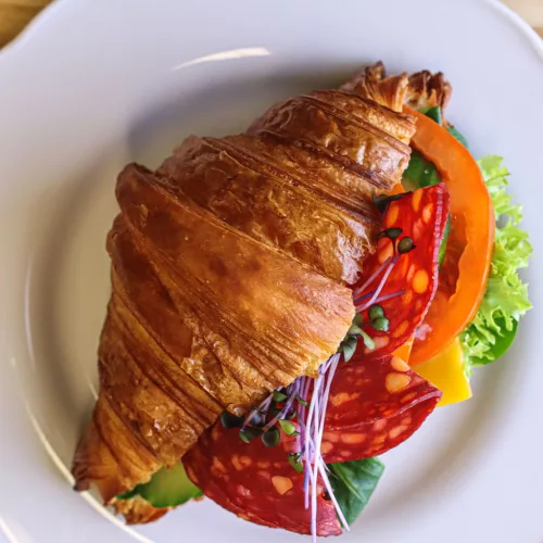 Chorizós croissant szendvics