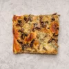 Gombás kovászos focaccia szelet
