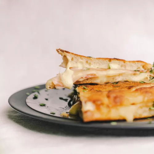 Sajtos-sonkás panini