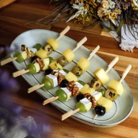 Sajtpálca –  Brie, dió, szőlő